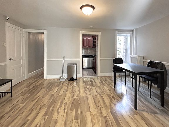 4th image of 4273 Silverwood St