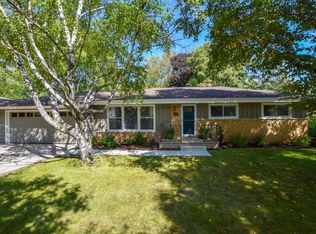 N41W5570 Wilshire Dr, Cedarburg, WI 53012