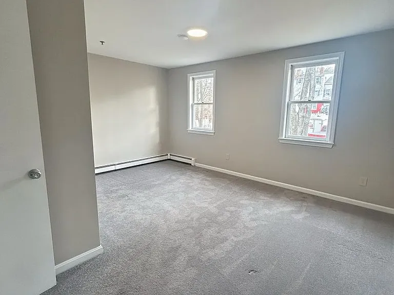 221 Park St — Photo 4