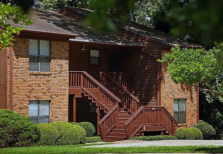 Castle Apartments — Photo 14