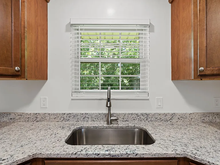 599 Buckingham Ln — Photo 13