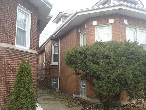 2nd image of 7542 S Crandon Ave