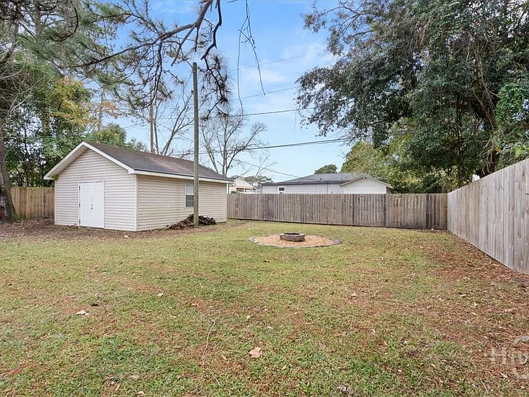 325 Manor Dr — Photo 16