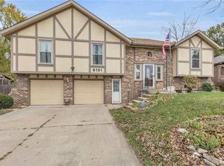 6131 Greenwood Dr, Shawnee, KS 66216