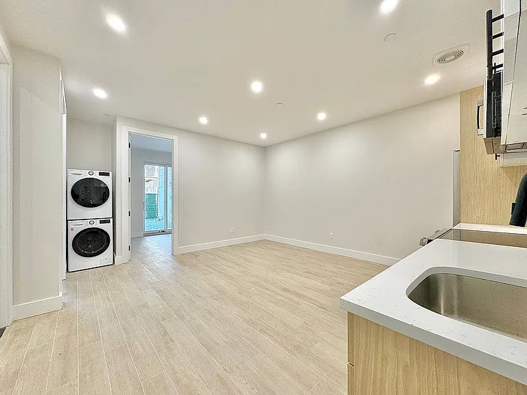 714 5th Ave #1B — Photo 1