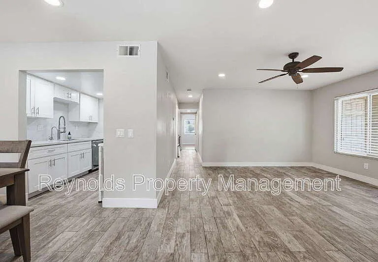 633 R Ave #35 — Photo 3