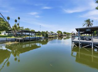 30107 Green Bay Dr, Tavares, FL 32778