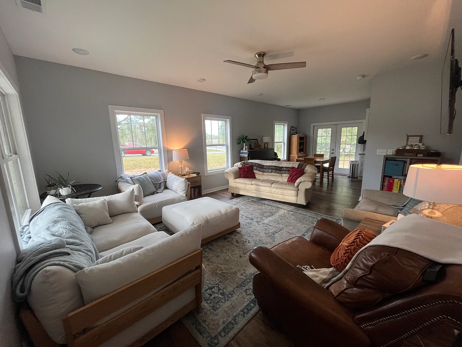 4 bed, 2.5 bath, 1702 sqft, $2,400 — Photo 4