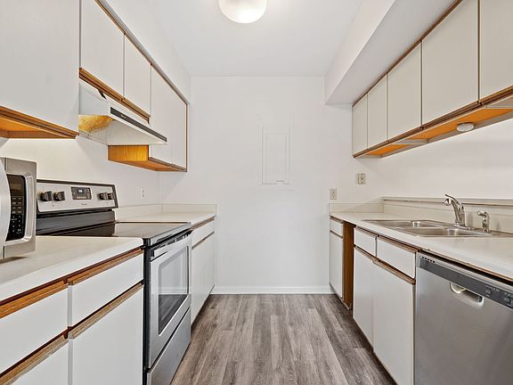 5th image of 126 Springberry Ln #126