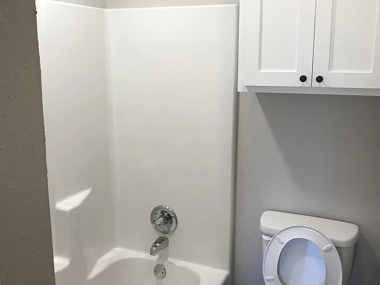 405 E Smith St #201 — Photo 9