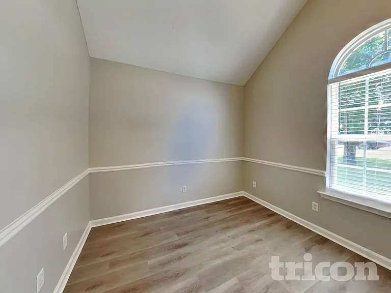 2121 Montgomery Ln — Photo 14