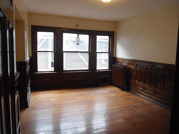 3rd image of 409 Richmond Ave #20