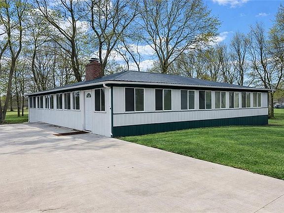 2nd image of 170 NE 1011th Rd