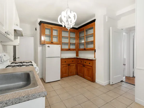 41 West 82nd Street image 6 of 12