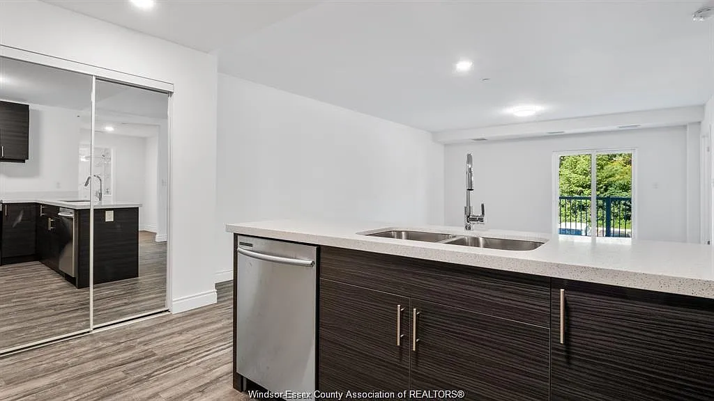 2 bed, 2.0 bath, 1200 sqft, $2,350 — Photo 3