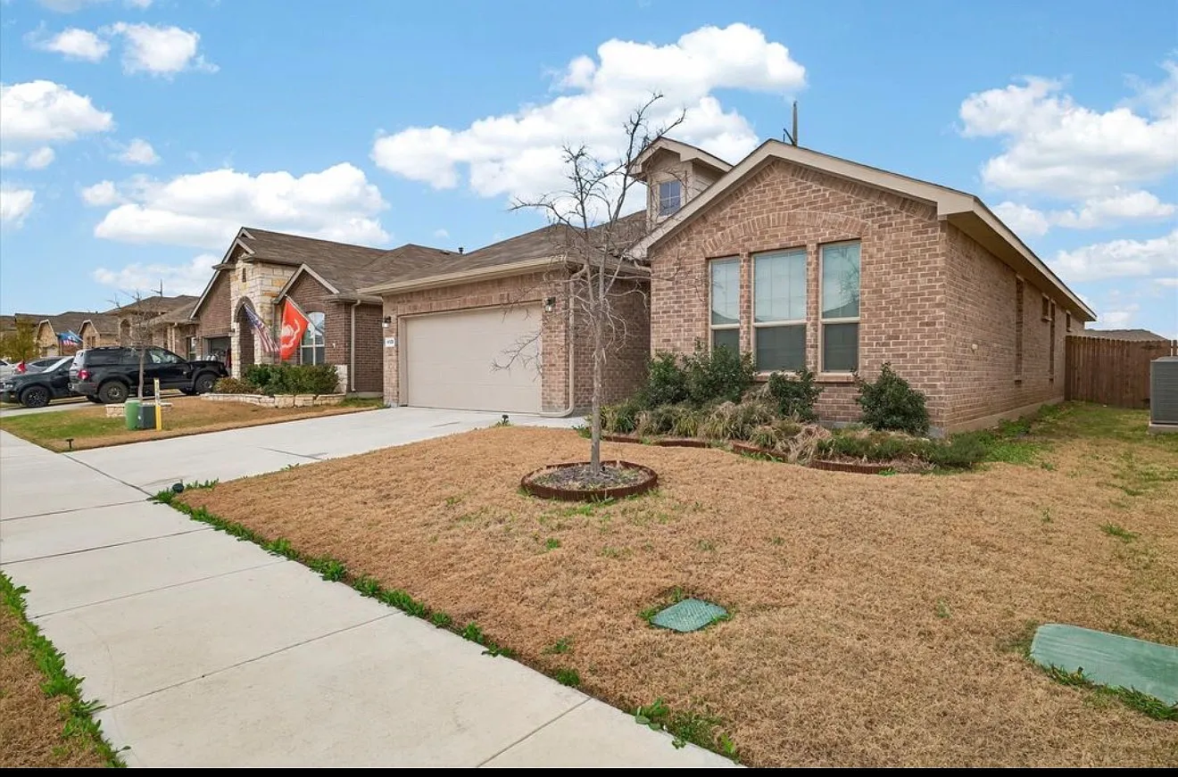 4 bed, 2186 sqft, $2,400 — Photo 2