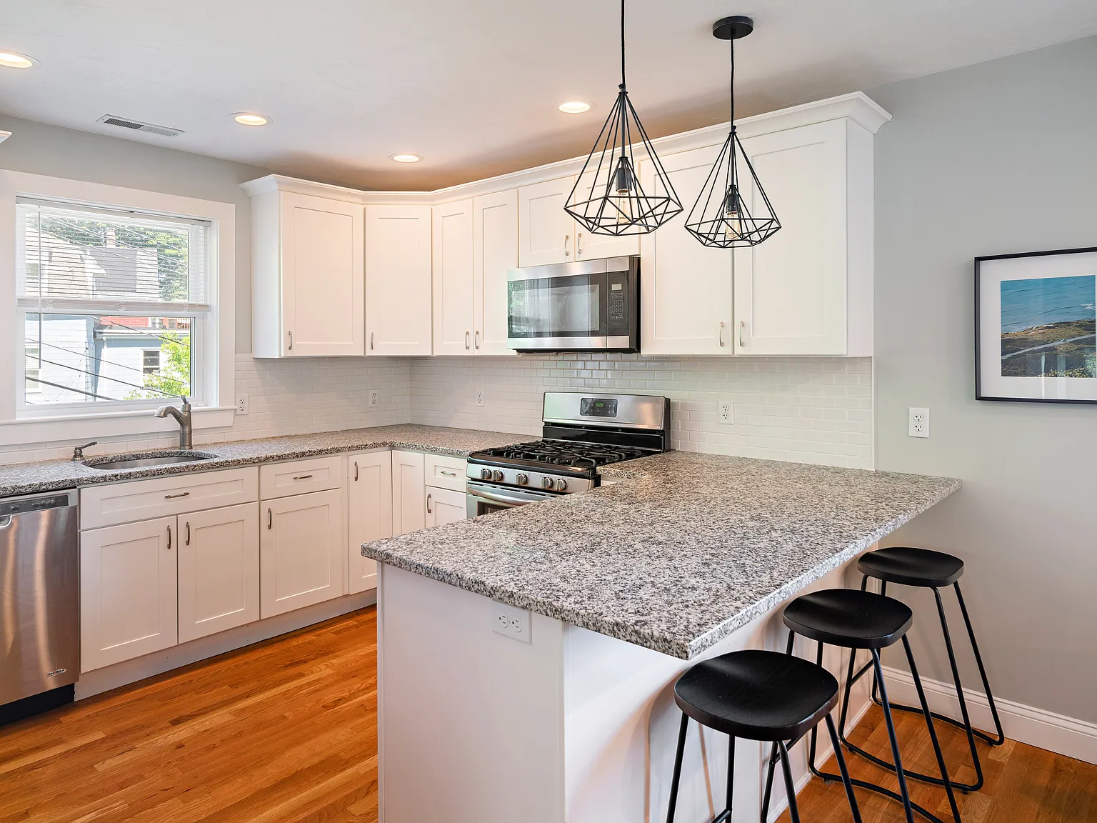 3 bed, 1425 sqft, $4,200 — Photo 2