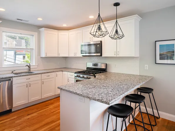 32 Oakland St, Newton, MA 02458