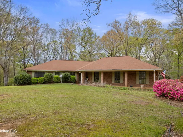 107 Hickory Hills Dr, Clinton, MS 39056
