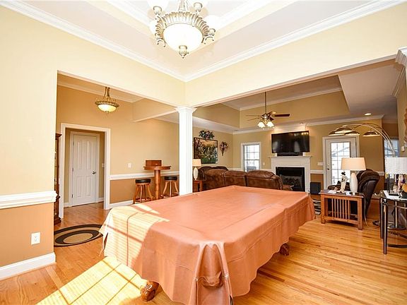 3rd image of 615 Carraway Dr