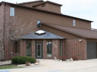 630 Briarstone Dr APT 102, Mason City, IA 50401