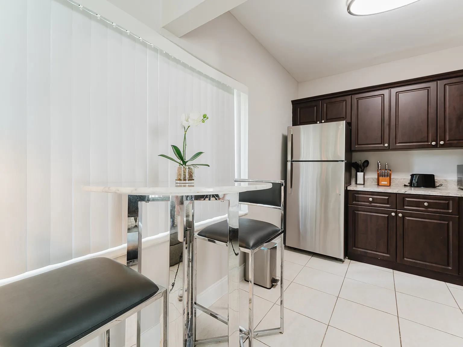 Studio, 900 sqft, $2,200 — Photo 2