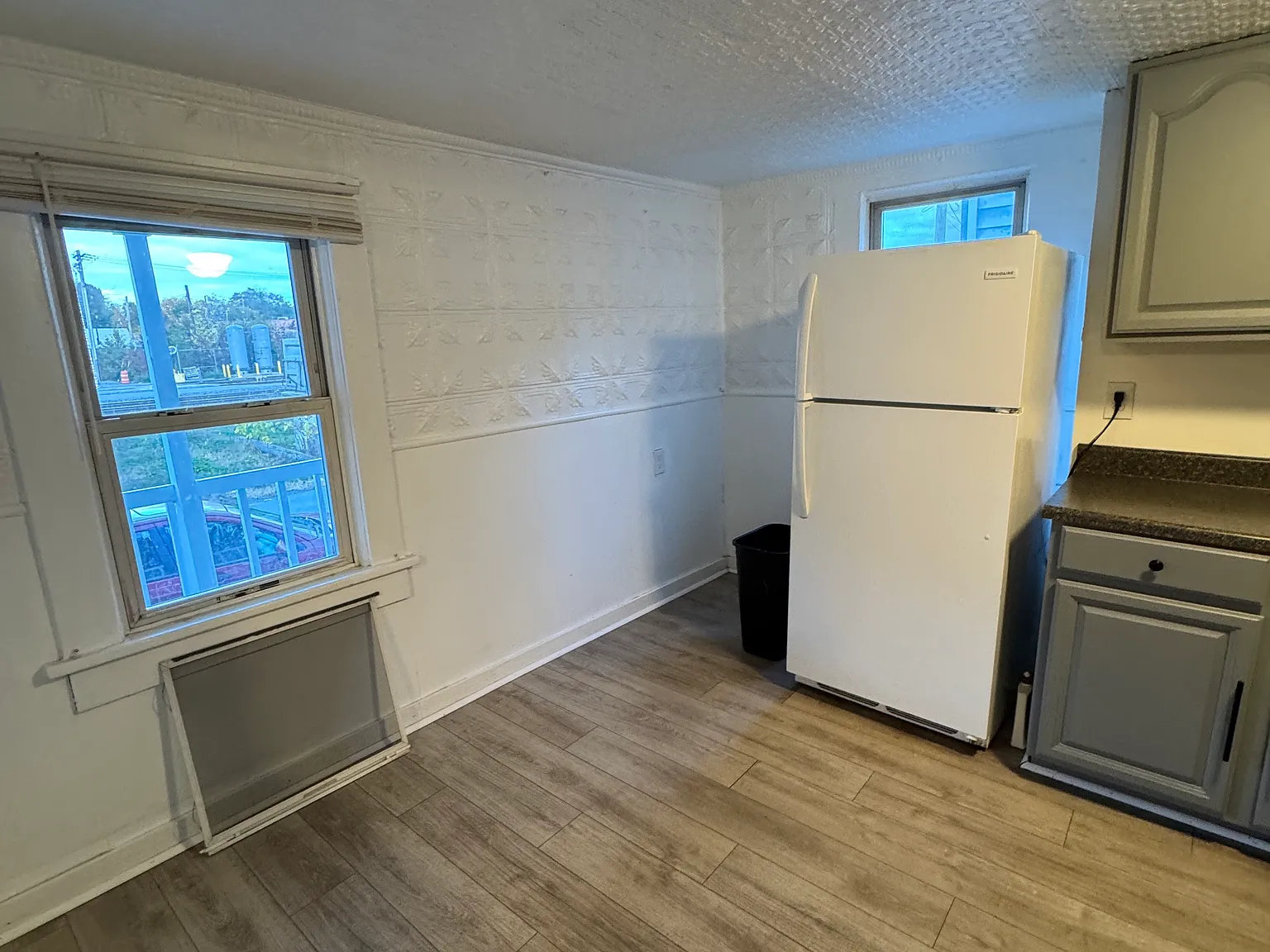 11 Railroad Ave — Photo 3