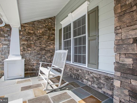 3rd image of 11621 Pine Hollow Ln
