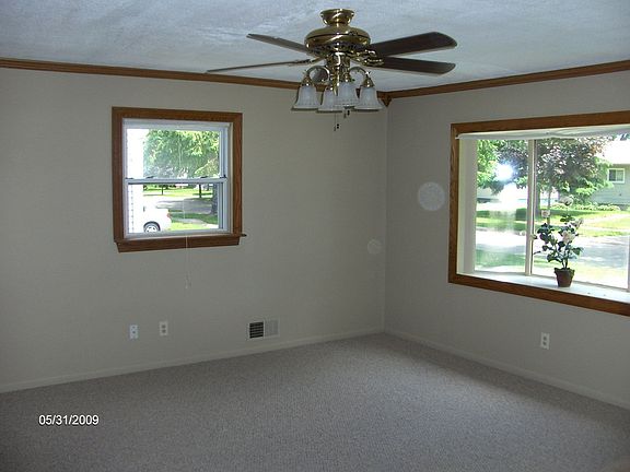 5th image of 21821 La Salle Ave