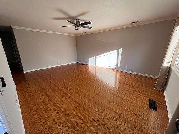 5th image of 3286 Woodcrest Dr
