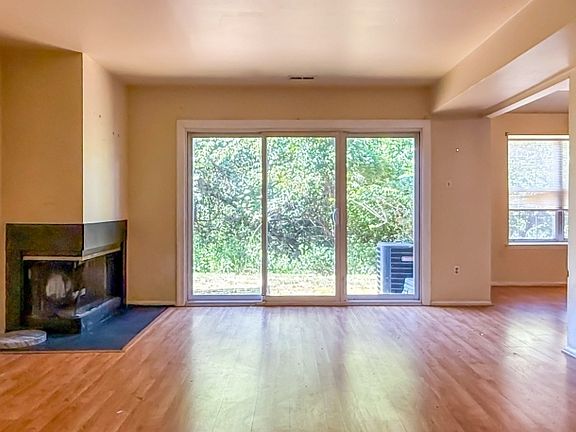 5th image of 90 Stonehedge Ct