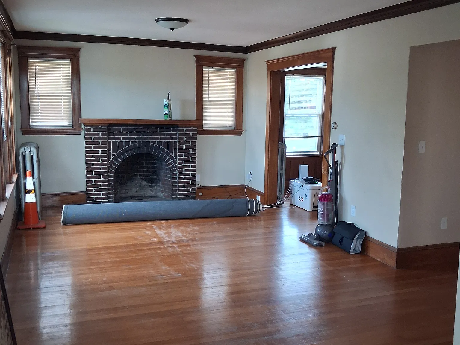 3 bed, 1300 sqft, $3,000 — Photo 2