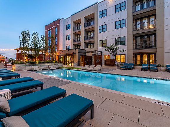 2nd image of 1009 14th St #207