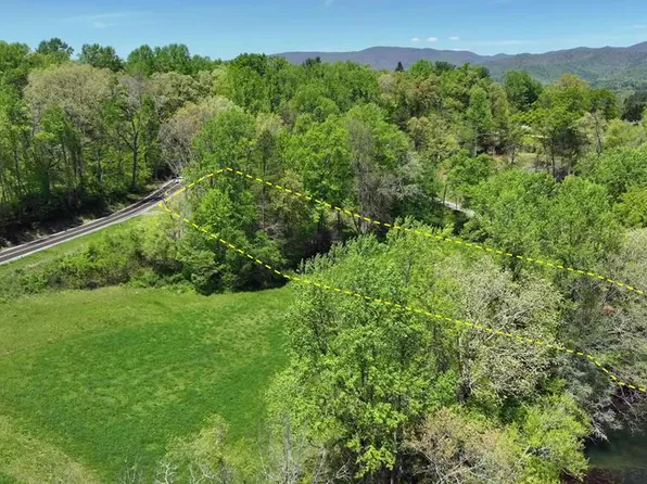 1 Myers Chapel Rd, Hayesville, NC 28904
