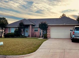 1514 Berry Dr, Cleburne, TX 76033