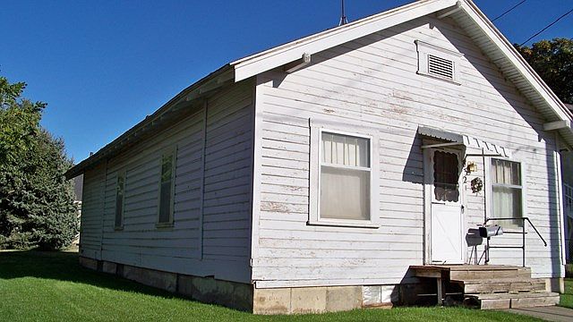 1st image of 832 N 9th Ave
