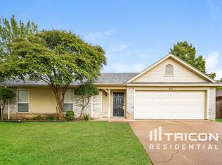 615 Sherman Dr, Mansfield, TX 76063
