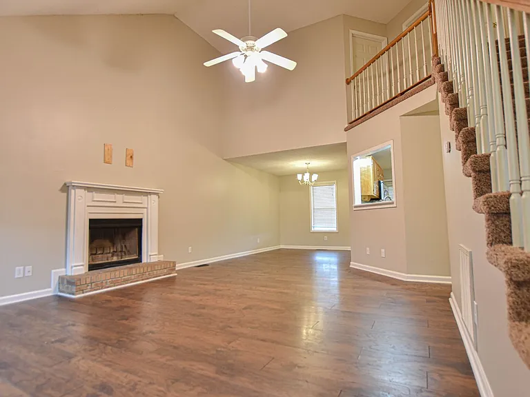 1759 Butternut Dr — Photo 2