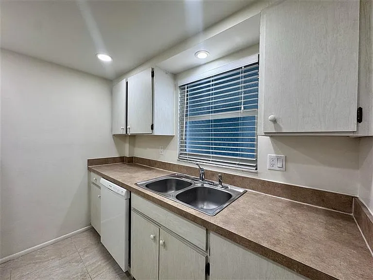 244 Saint Augustine Ave #304W — Photo 5