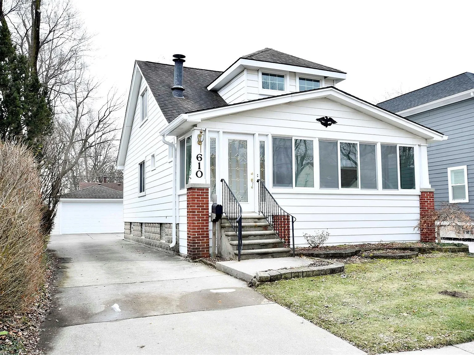 3 bed, 2.5 bath, 1278 sqft, $2,100 — Photo 1