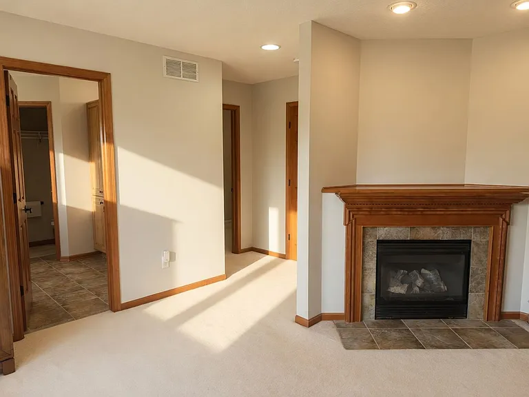 1443 Bethesda Cir — Photo 37