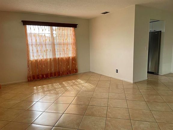 5th image of 440 Windsor S