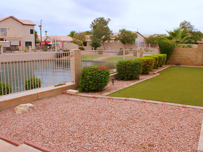 691 S Sahuaro Dr — Photo 4