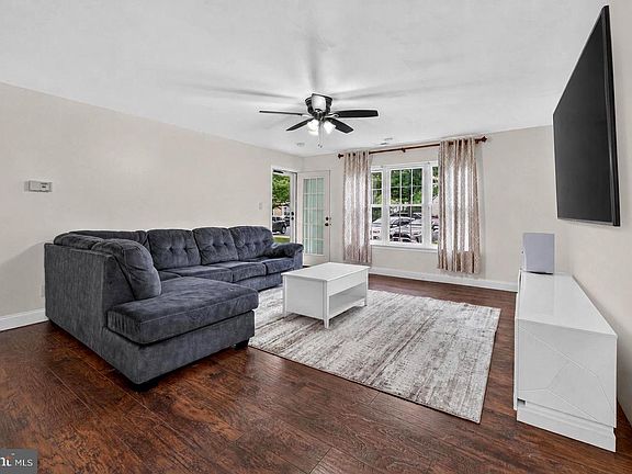 3rd image of 501 Harwood Ct