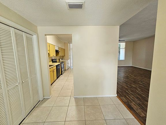 4th image of 2818 SW 2nd Ave