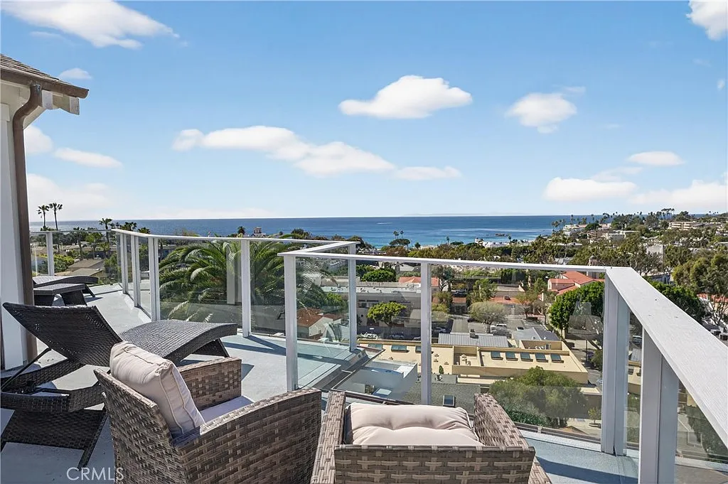 5 bed, 6.5 bath, 3900 sqft, $40,000 — Photo 2
