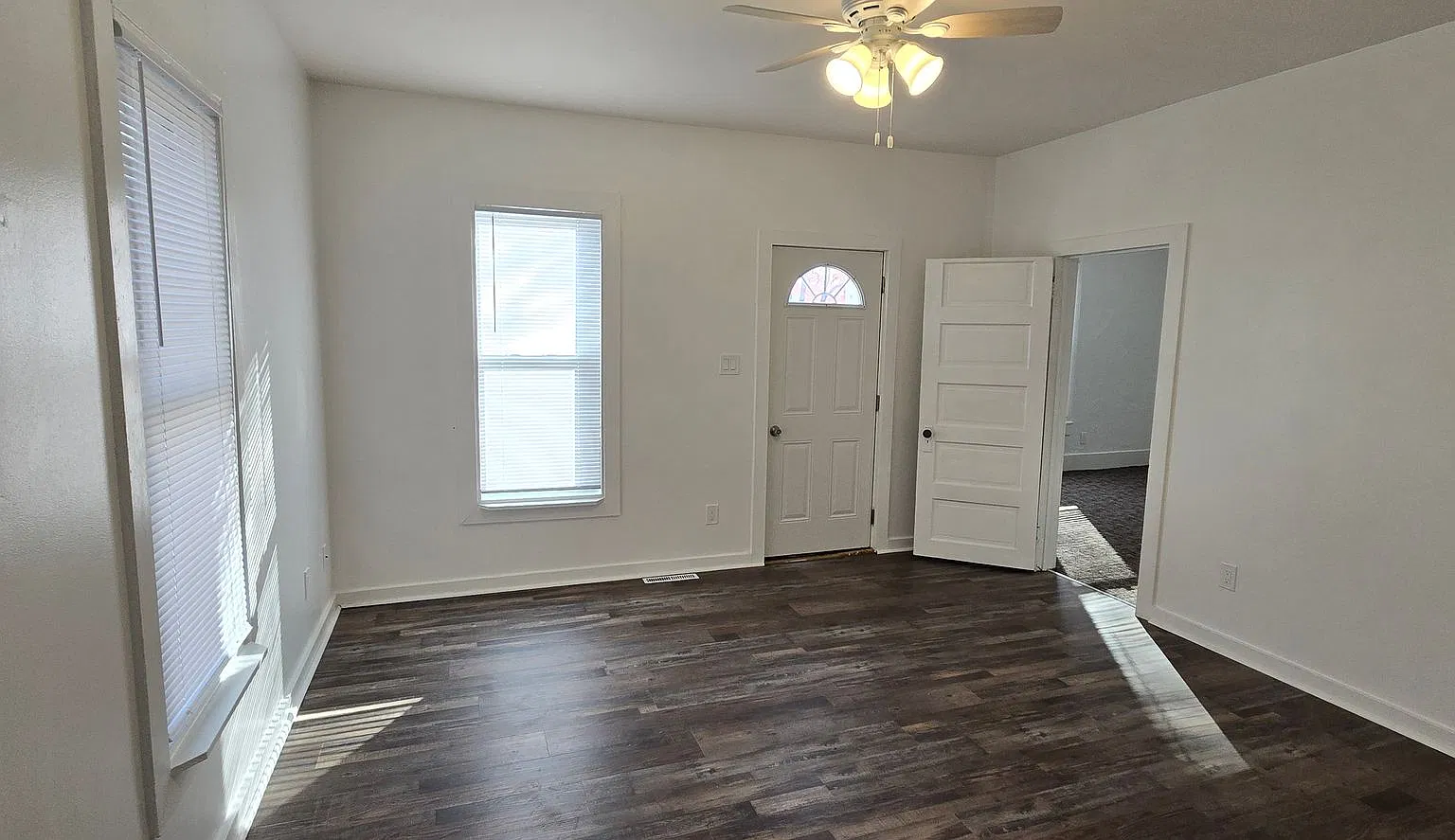 Remodeled 2 bedroom with Garage & small fenced in area - in Clay Center — Photo 2