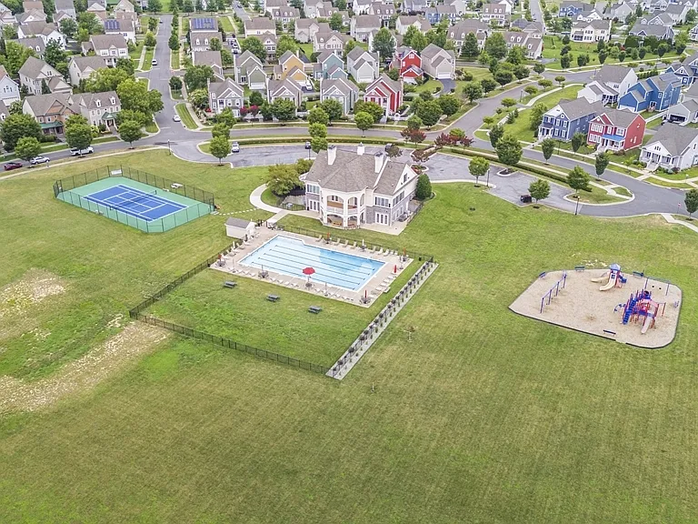 113 Tuscany Dr — Photo 32