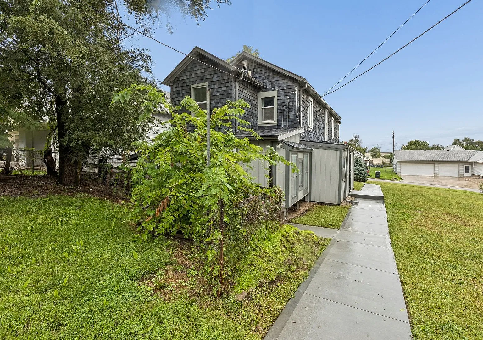 Spacious 3-Bedroom, 2-Bath Home Near Downtown Omaha! — Photo 3
