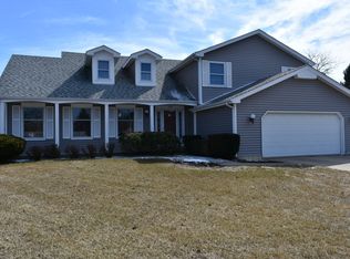 1529 Laburnum Rd, Hoffman Estates, IL 60192